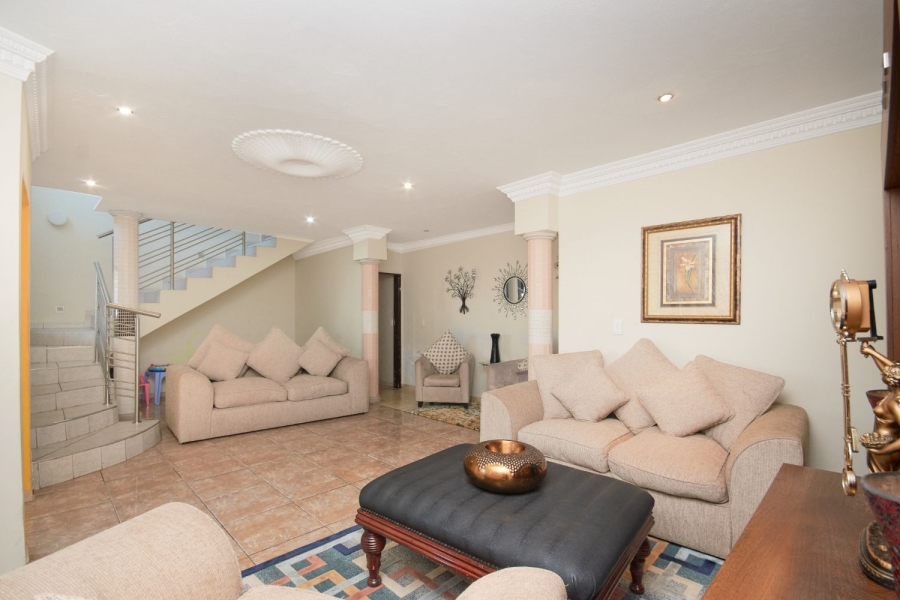 5 Bedroom Property for Sale in Kloofendal Gauteng