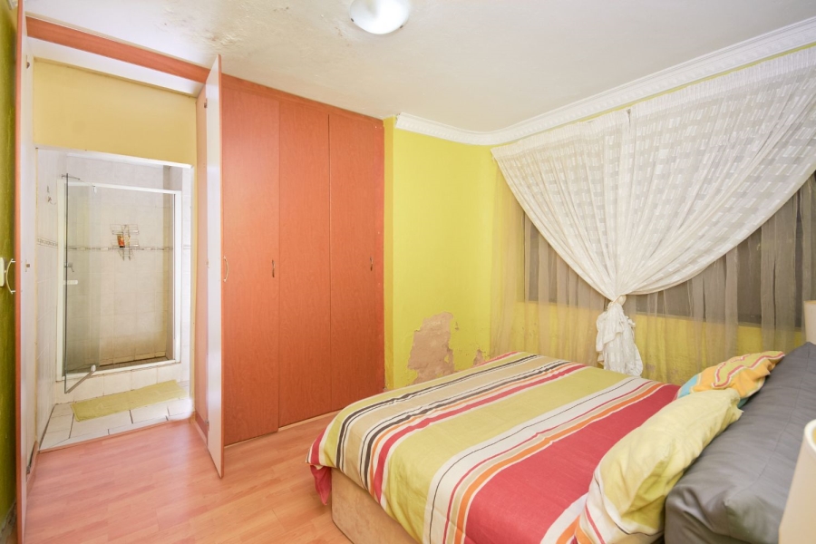 5 Bedroom Property for Sale in Kloofendal Gauteng
