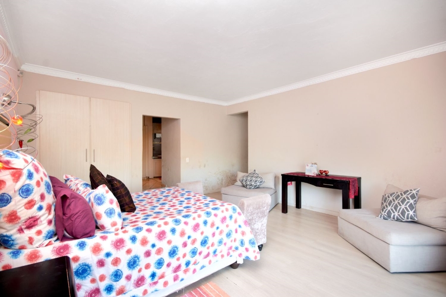 5 Bedroom Property for Sale in Kloofendal Gauteng