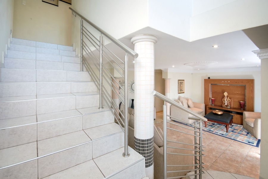 5 Bedroom Property for Sale in Kloofendal Gauteng