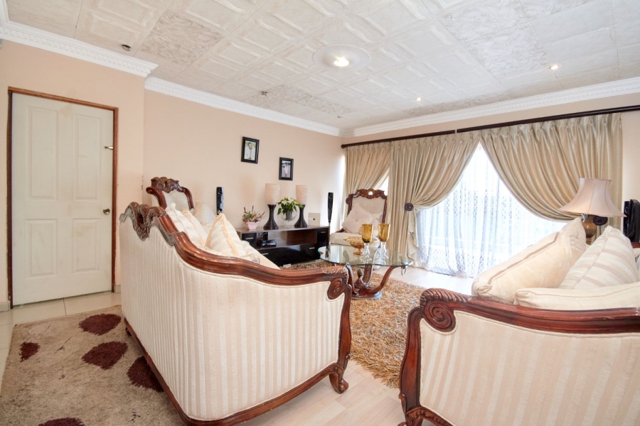 5 Bedroom Property for Sale in Kloofendal Gauteng