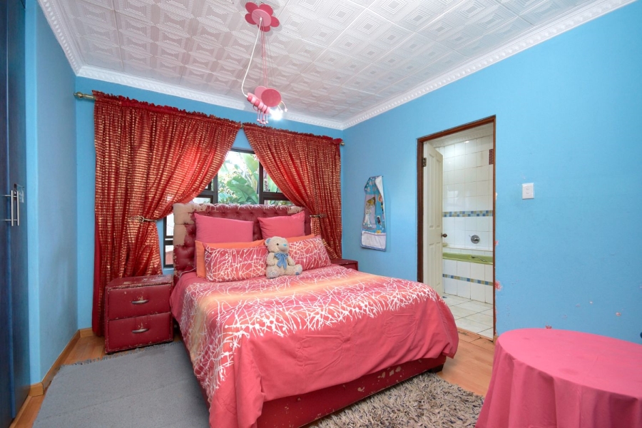 5 Bedroom Property for Sale in Kloofendal Gauteng