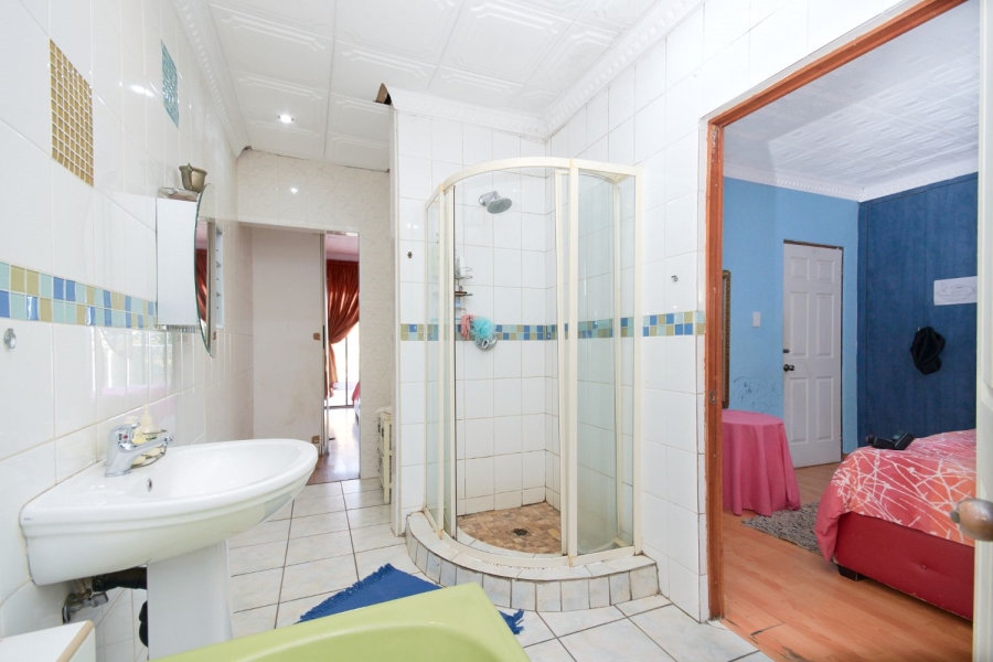 5 Bedroom Property for Sale in Kloofendal Gauteng