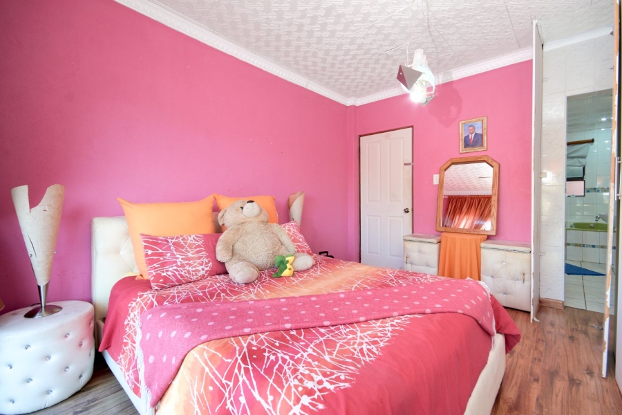 5 Bedroom Property for Sale in Kloofendal Gauteng