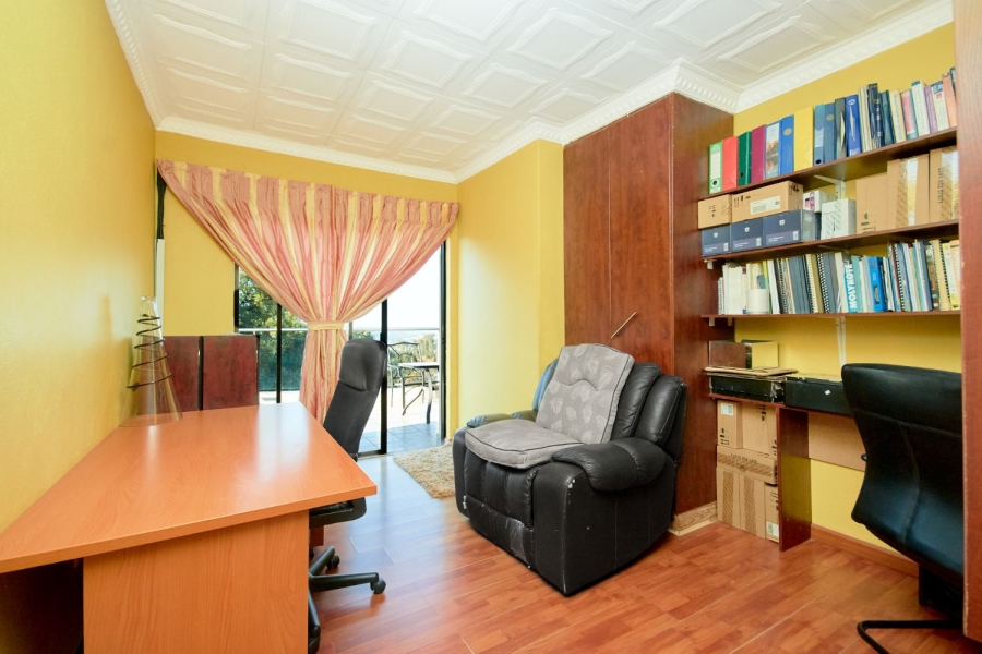 5 Bedroom Property for Sale in Kloofendal Gauteng