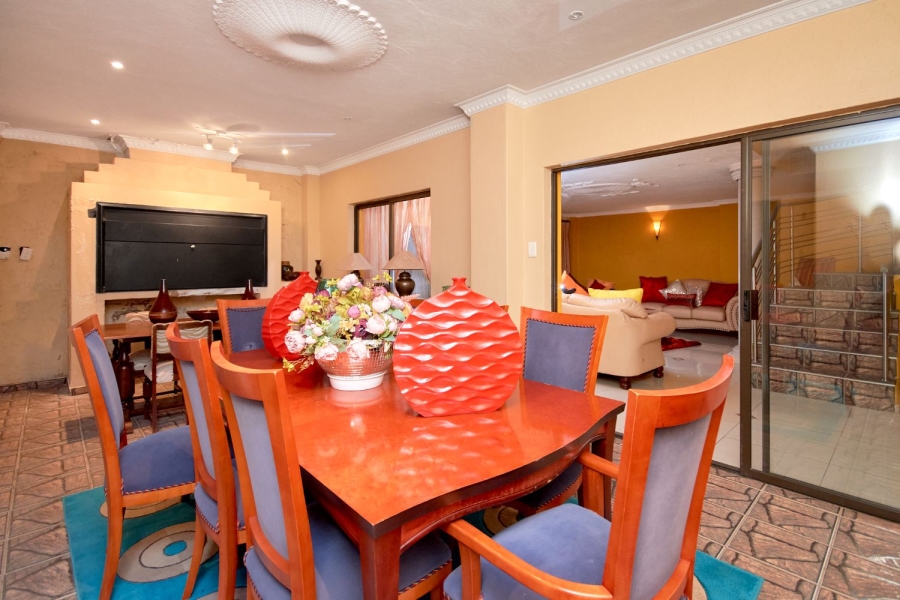 5 Bedroom Property for Sale in Kloofendal Gauteng