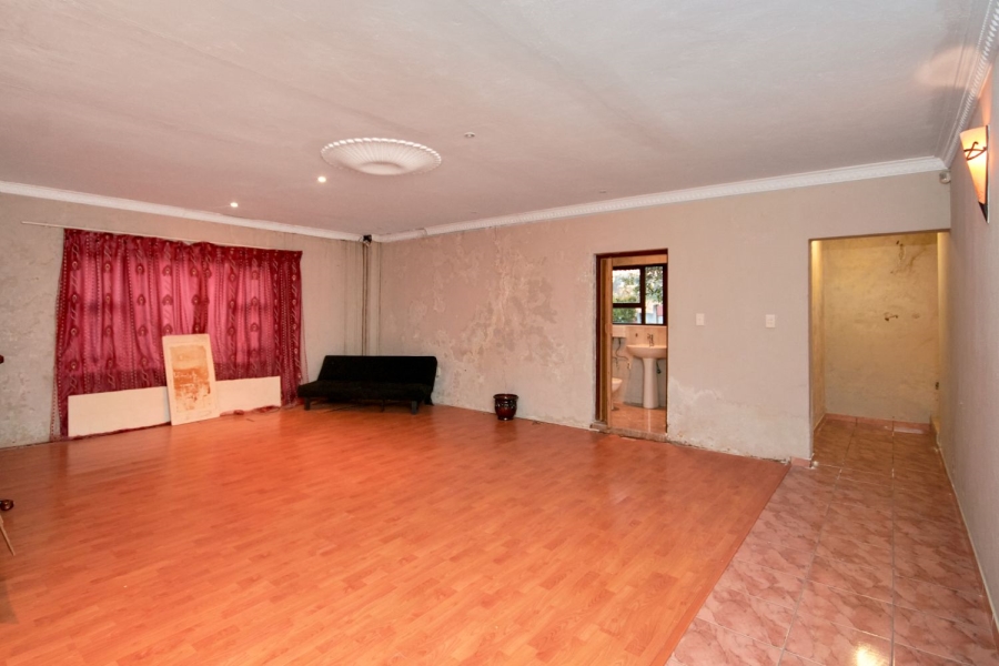 5 Bedroom Property for Sale in Kloofendal Gauteng