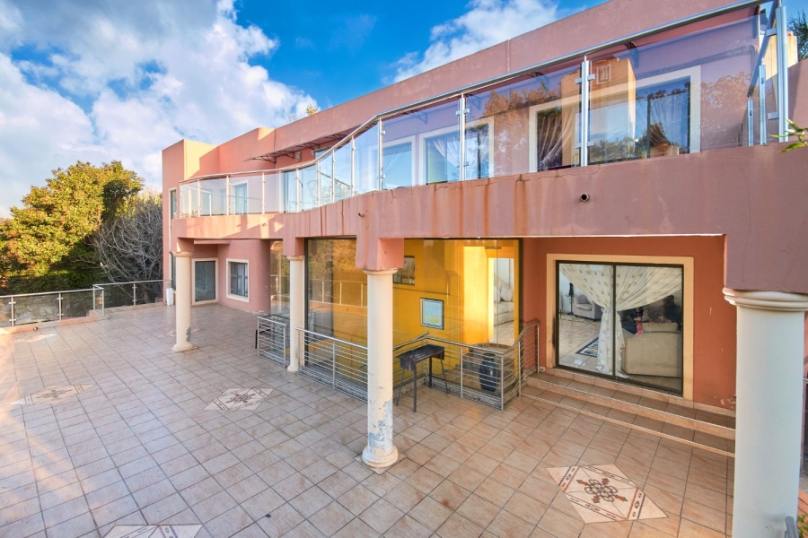 5 Bedroom Property for Sale in Kloofendal Gauteng