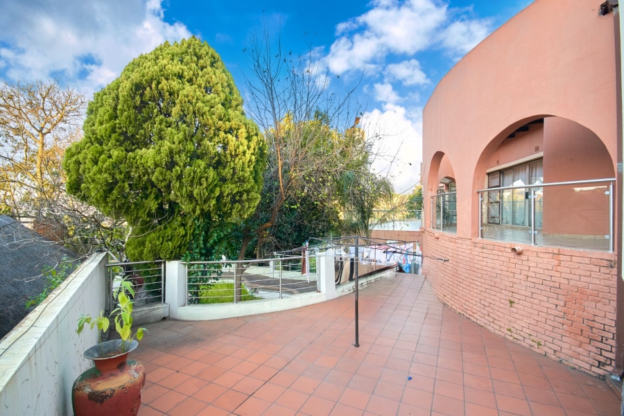 5 Bedroom Property for Sale in Kloofendal Gauteng