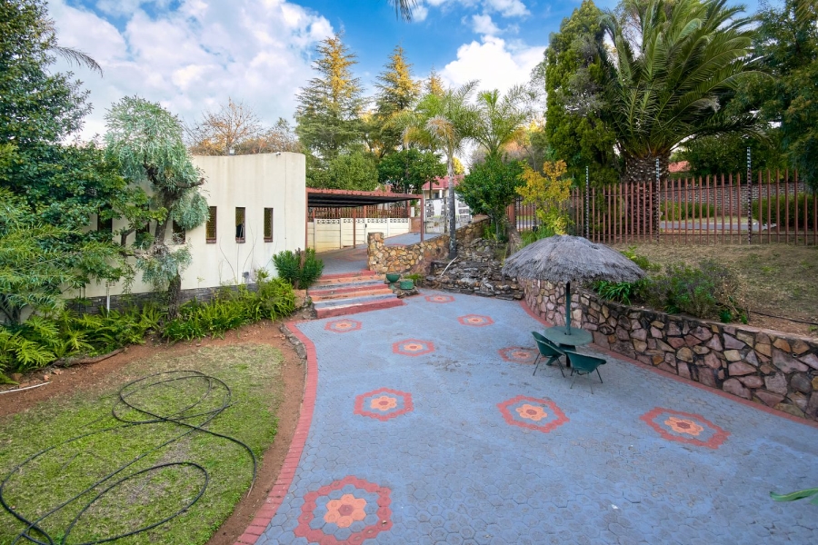 5 Bedroom Property for Sale in Kloofendal Gauteng