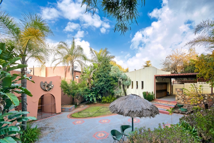 5 Bedroom Property for Sale in Kloofendal Gauteng