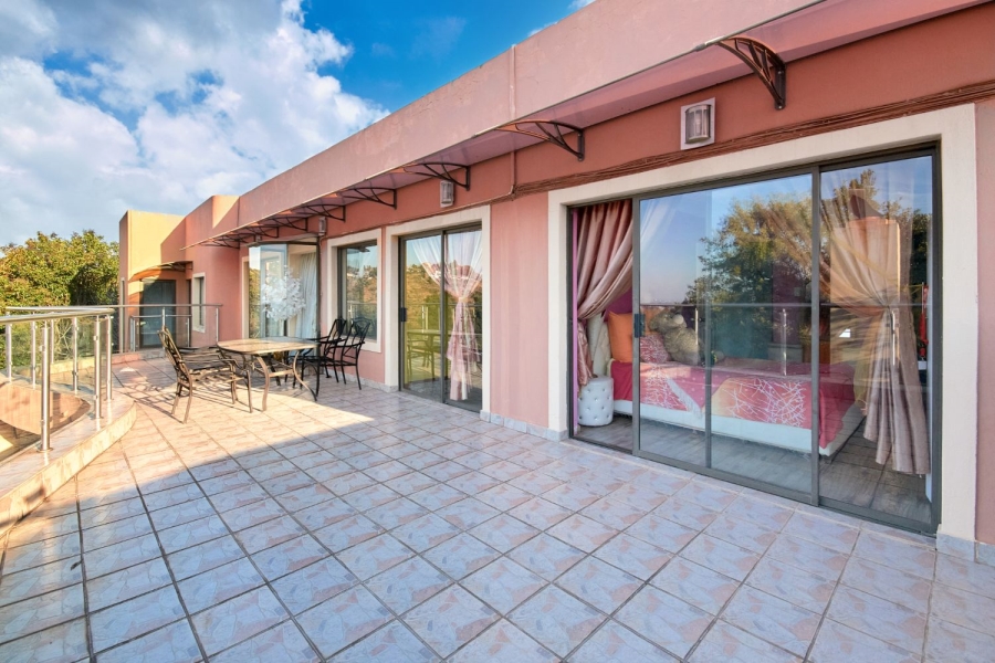 5 Bedroom Property for Sale in Kloofendal Gauteng