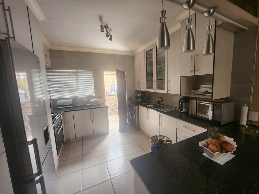 2 Bedroom Property for Sale in Albermarle Gauteng