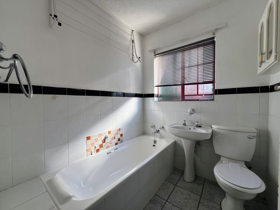 3 Bedroom Property for Sale in Moregloed Gauteng