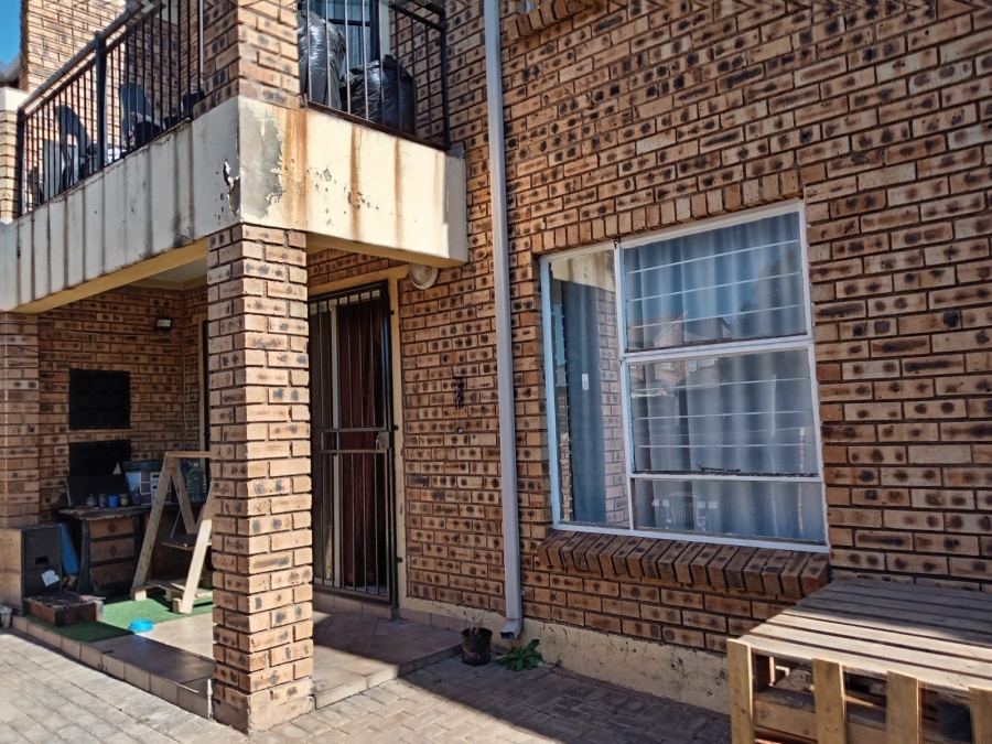 2 Bedroom Property for Sale in Honeydew Gauteng