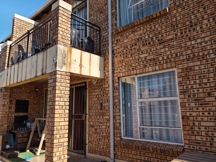 2 Bedroom Property for Sale in Honeydew Gauteng