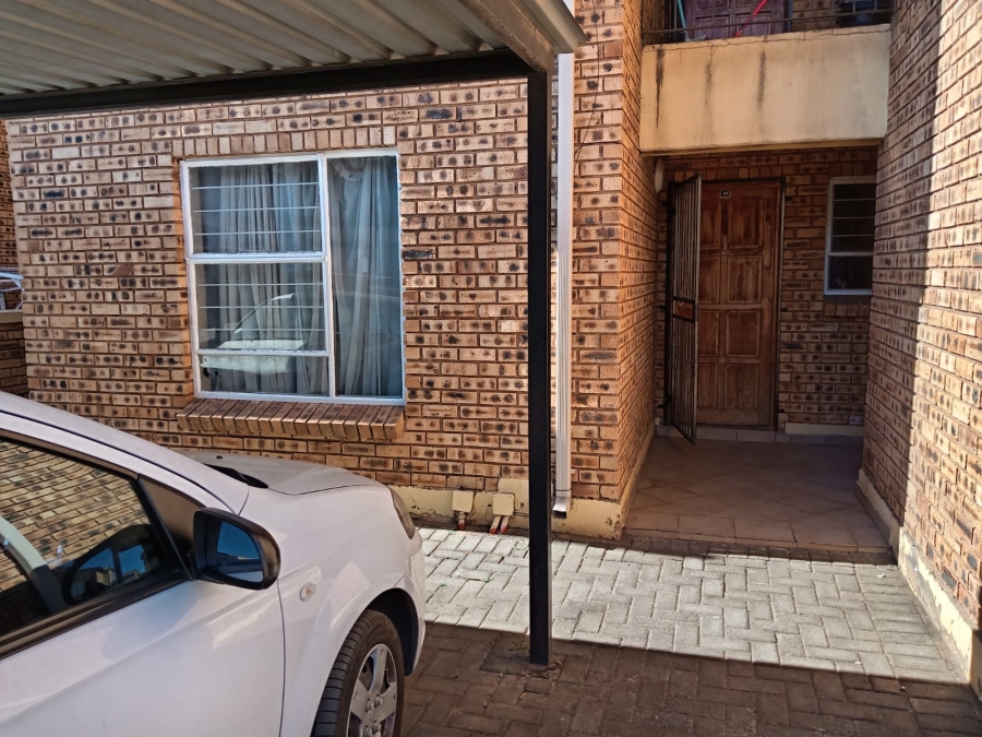 2 Bedroom Property for Sale in Honeydew Gauteng