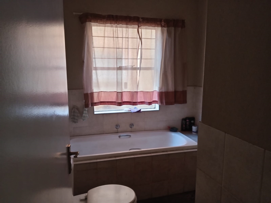 2 Bedroom Property for Sale in Honeydew Gauteng