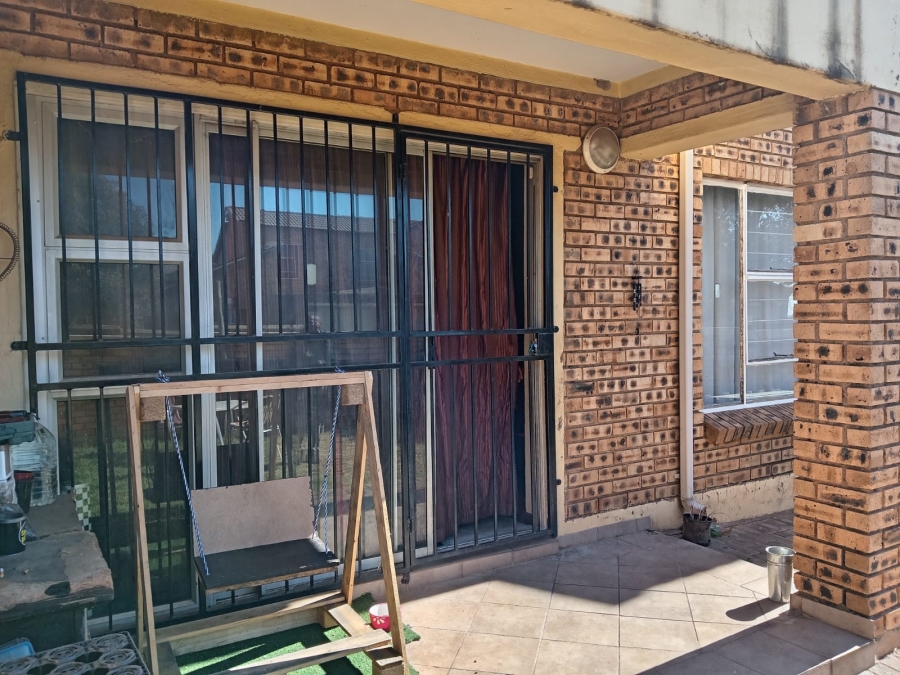 2 Bedroom Property for Sale in Honeydew Gauteng