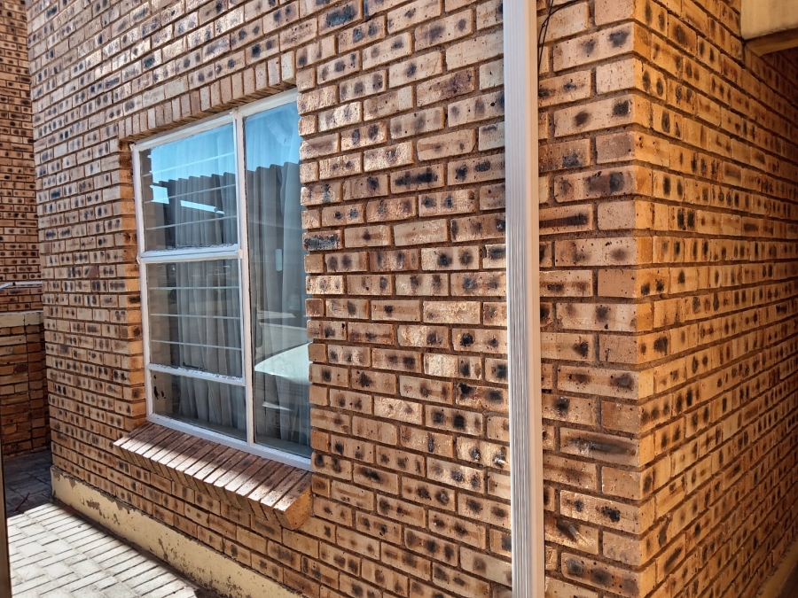 2 Bedroom Property for Sale in Honeydew Gauteng
