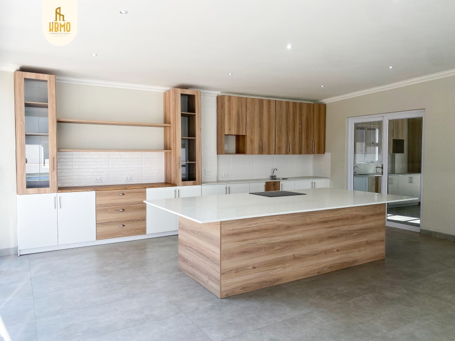5 Bedroom Property for Sale in Wierda Park Gauteng