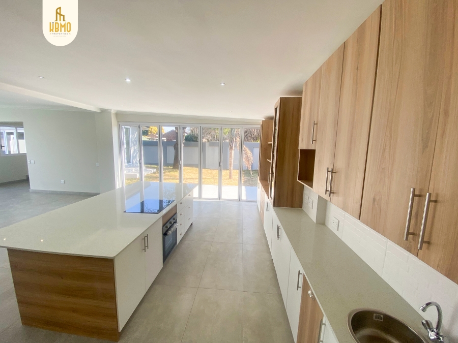 5 Bedroom Property for Sale in Wierda Park Gauteng