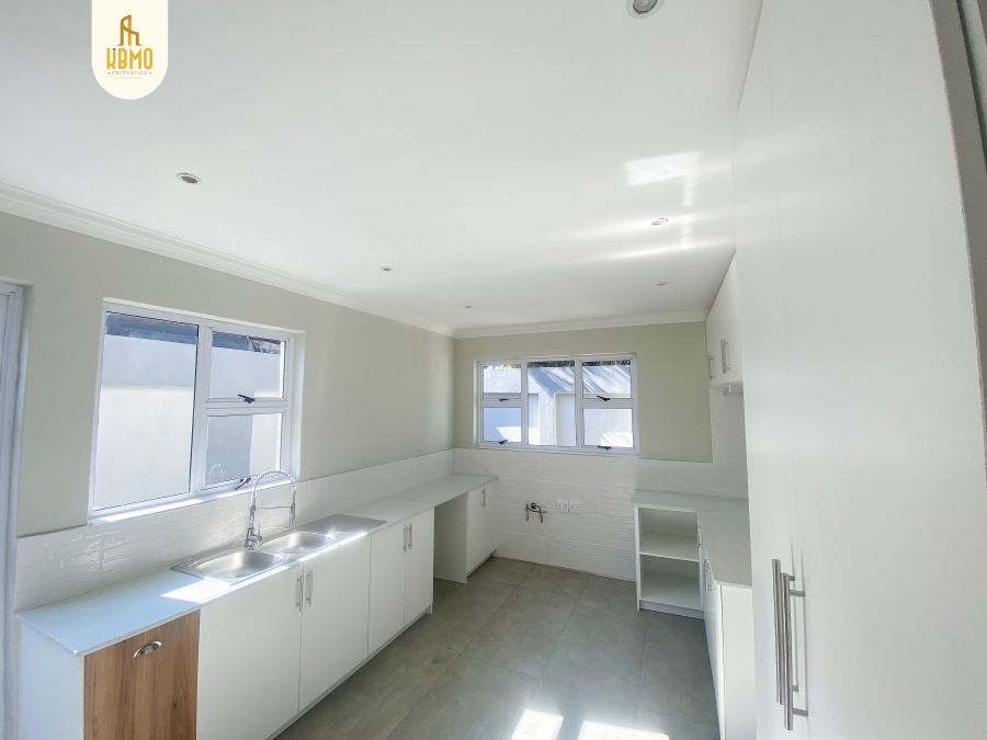 5 Bedroom Property for Sale in Wierda Park Gauteng