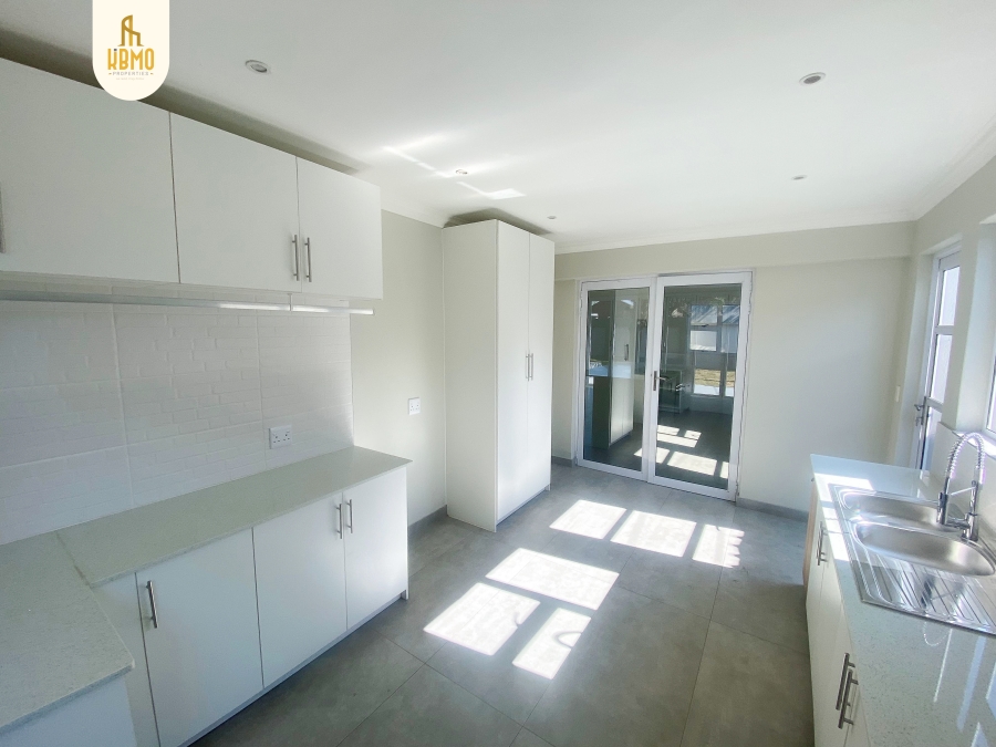 5 Bedroom Property for Sale in Wierda Park Gauteng