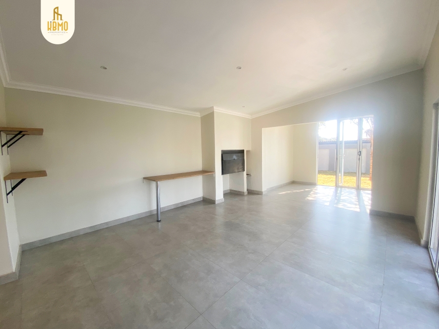 5 Bedroom Property for Sale in Wierda Park Gauteng