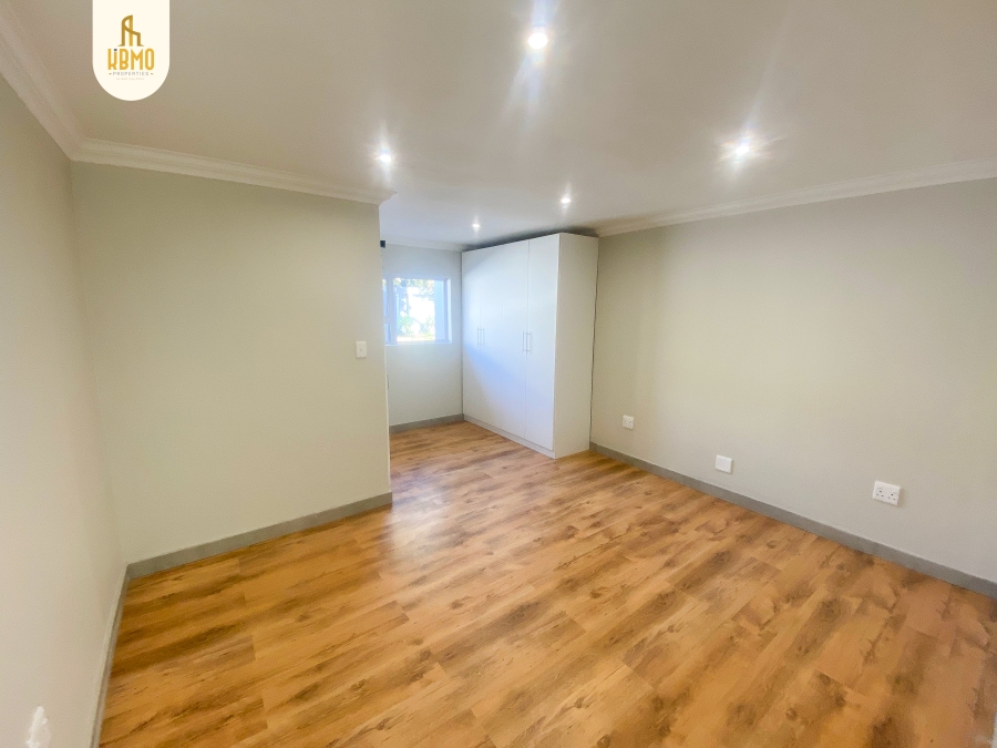 5 Bedroom Property for Sale in Wierda Park Gauteng