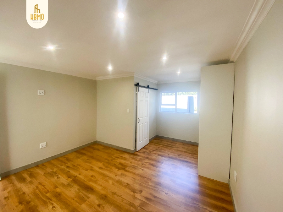 5 Bedroom Property for Sale in Wierda Park Gauteng
