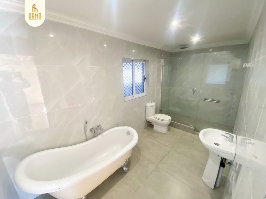 5 Bedroom Property for Sale in Wierda Park Gauteng
