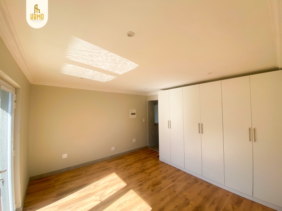 5 Bedroom Property for Sale in Wierda Park Gauteng