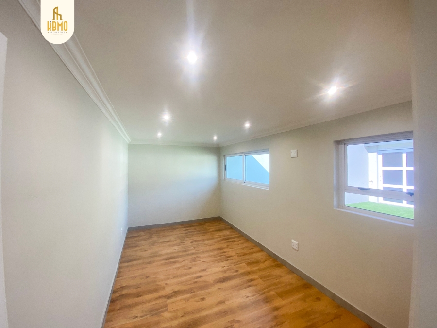 5 Bedroom Property for Sale in Wierda Park Gauteng