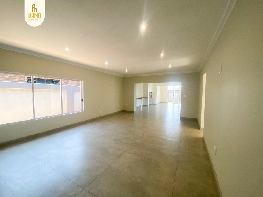 5 Bedroom Property for Sale in Wierda Park Gauteng