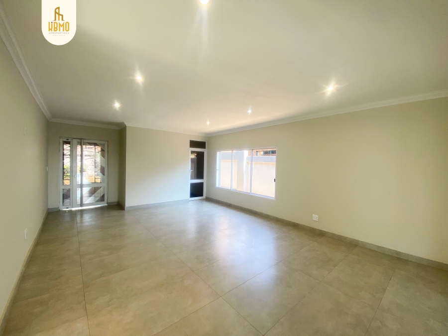 5 Bedroom Property for Sale in Wierda Park Gauteng