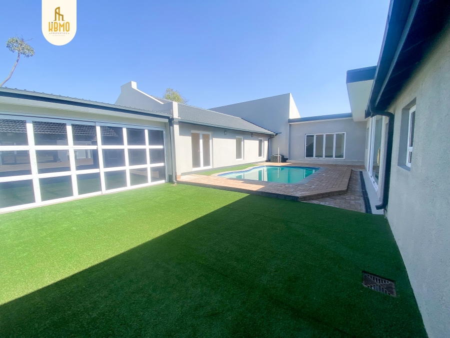 5 Bedroom Property for Sale in Wierda Park Gauteng