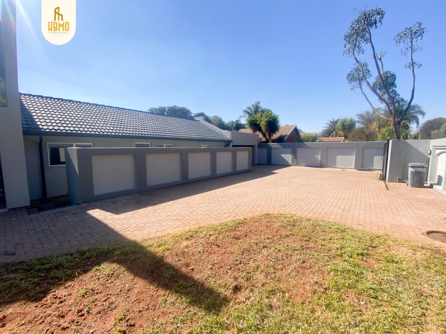 5 Bedroom Property for Sale in Wierda Park Gauteng