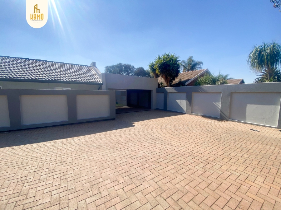 5 Bedroom Property for Sale in Wierda Park Gauteng