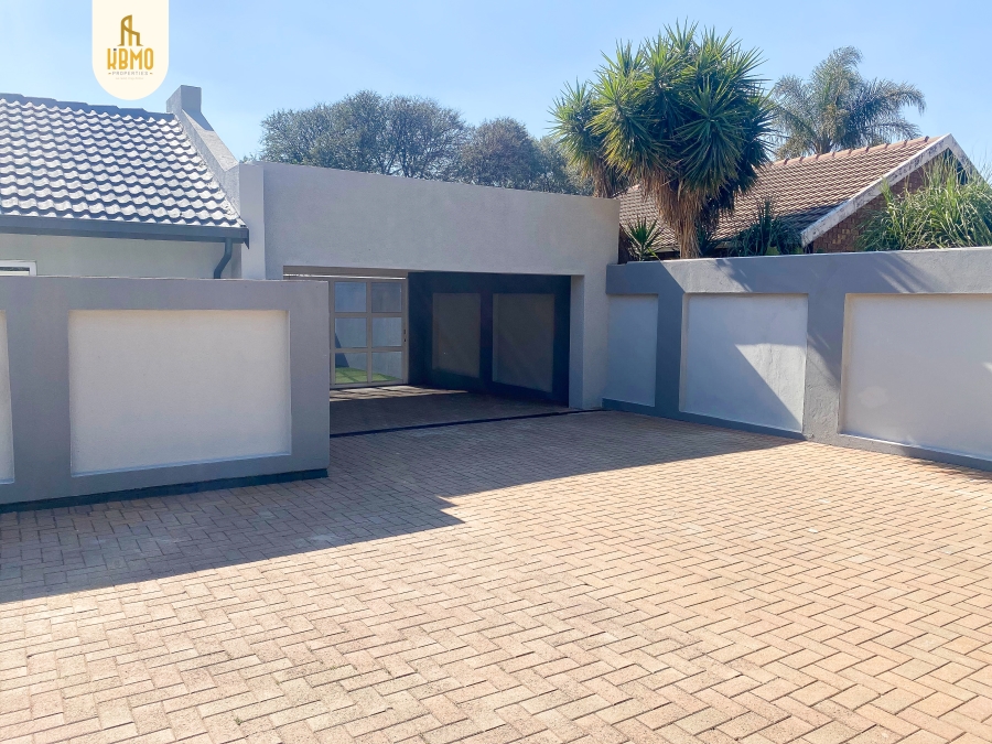 5 Bedroom Property for Sale in Wierda Park Gauteng