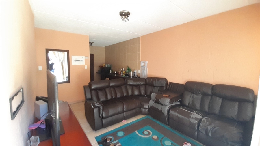To Let 2 Bedroom Property for Rent in Ormonde Gauteng