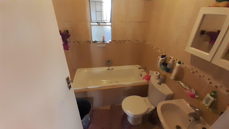 To Let 2 Bedroom Property for Rent in Ormonde Gauteng