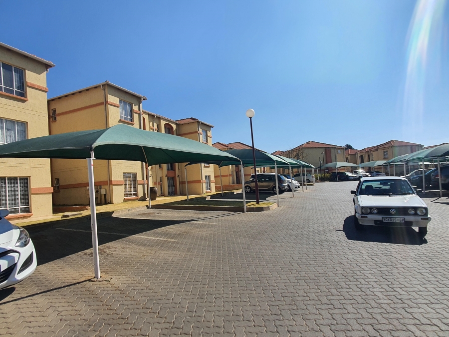 To Let 2 Bedroom Property for Rent in Ormonde Gauteng
