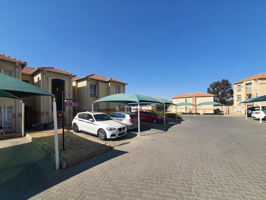 To Let 2 Bedroom Property for Rent in Ormonde Gauteng