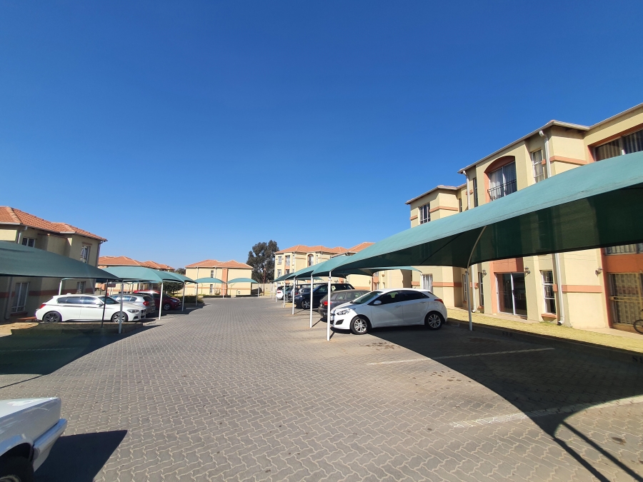 To Let 2 Bedroom Property for Rent in Ormonde Gauteng