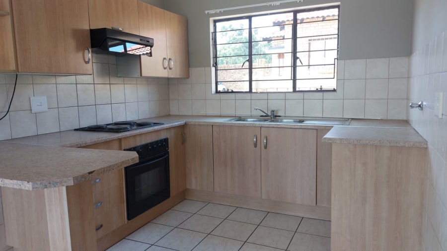 To Let 3 Bedroom Property for Rent in Greenhills Gauteng