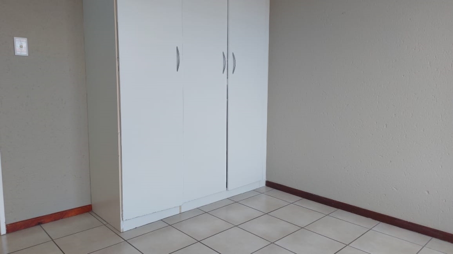 To Let 3 Bedroom Property for Rent in Greenhills Gauteng