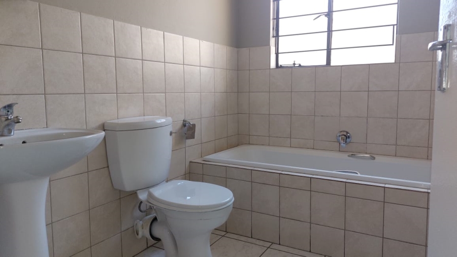 To Let 3 Bedroom Property for Rent in Greenhills Gauteng