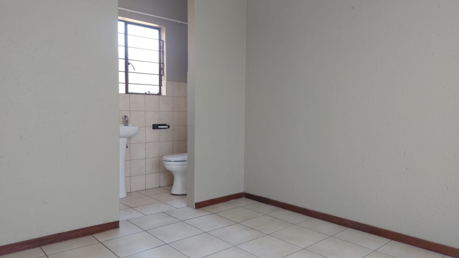 To Let 3 Bedroom Property for Rent in Greenhills Gauteng