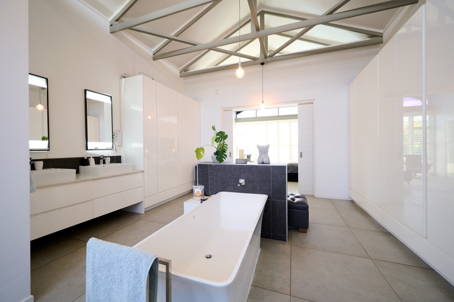 4 Bedroom Property for Sale in Waterfall Country Estate Gauteng